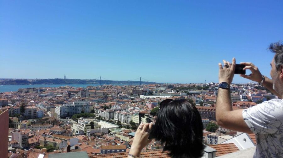 Lisbon: Layover Tour with Airport Pickup and Drop-Off - Rossio, Restauradores, and Comércio Plazas for Orientation
