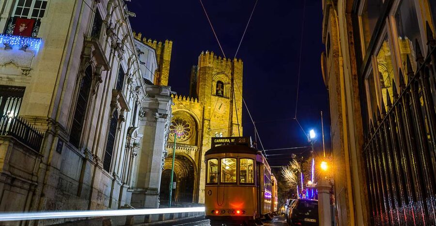 Lisbon: Luxury Fado Tour with Dinner included - Photo and view payoff: the best city view stop