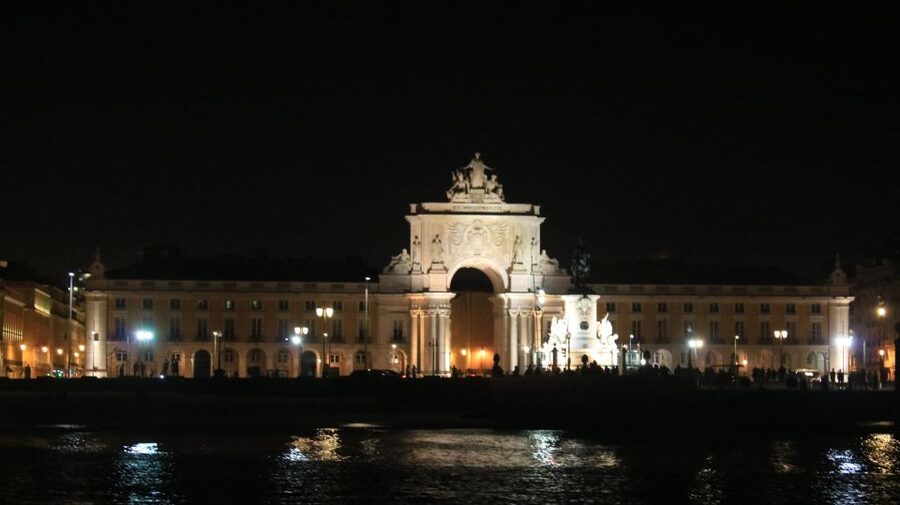 Lisbon: Luxury Sailboat Cruise at Night - Stop by stop: what you will see from the boat