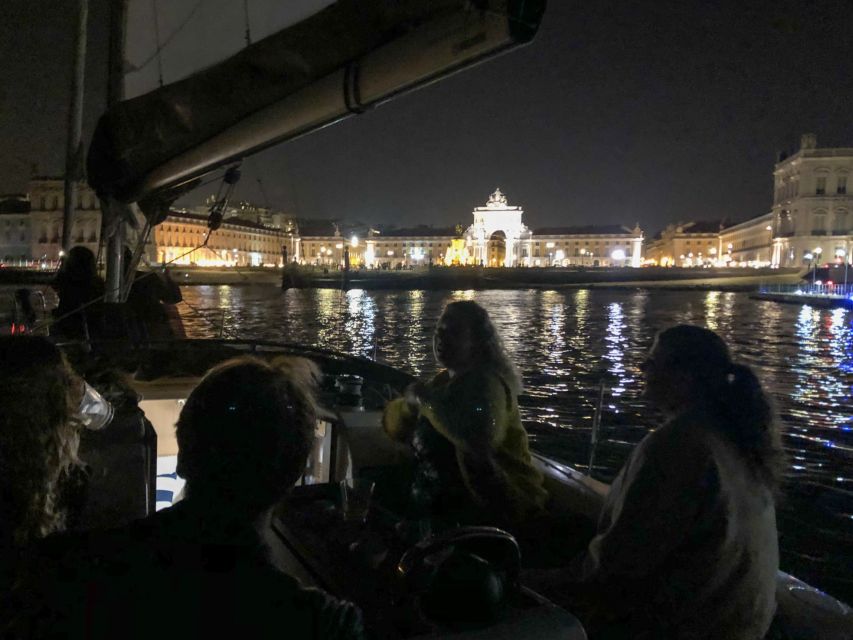 Lisbon: Luxury Sailboat Cruise at Night - Photo and timing tips for a better Lisbon night