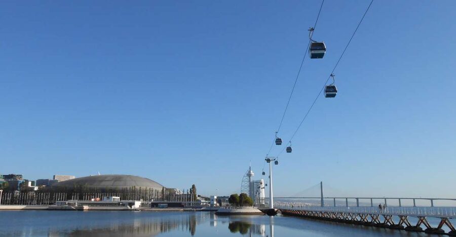 Lisbon: Nations Park Gondola Lift One-Way Cable Car - North vs South Terminal: choosing Oceanarium vibes or Vasco da Gama Tower views