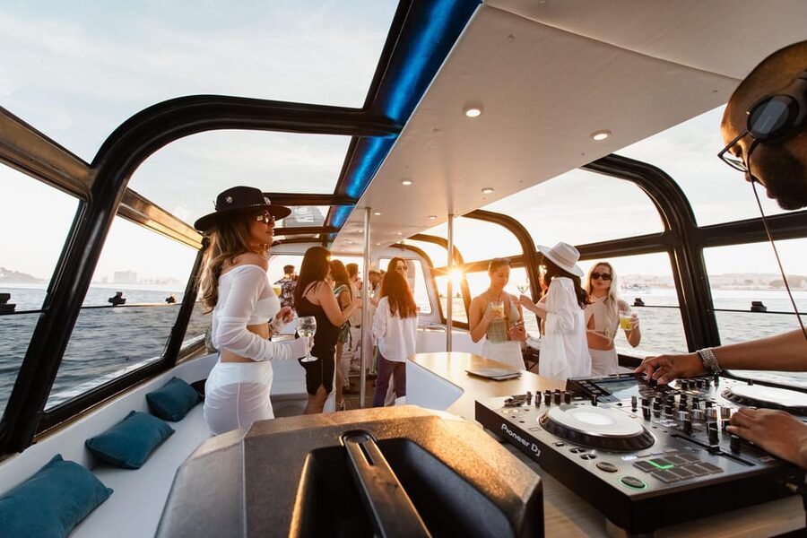 Lisbon: New Year's Cruise with DJ, Open Bar, Snacks and Wine - Comfort and Weather: Heated Indoor Areas Plus Glass Views