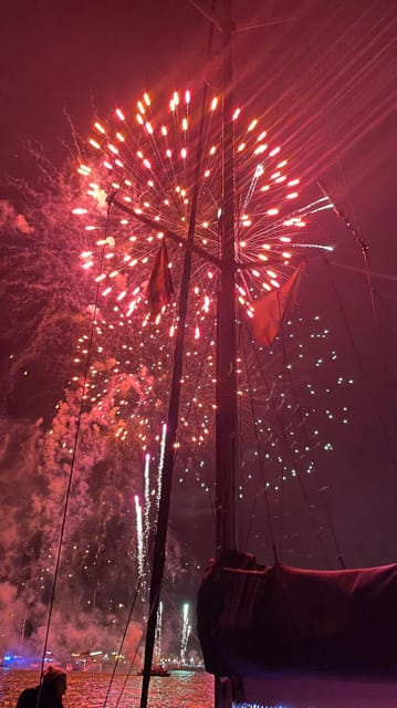 Lisbon: New Year's party on sailboat tour 2026 to 2027 - A New Year on the Tagus that feels calmer than the streets