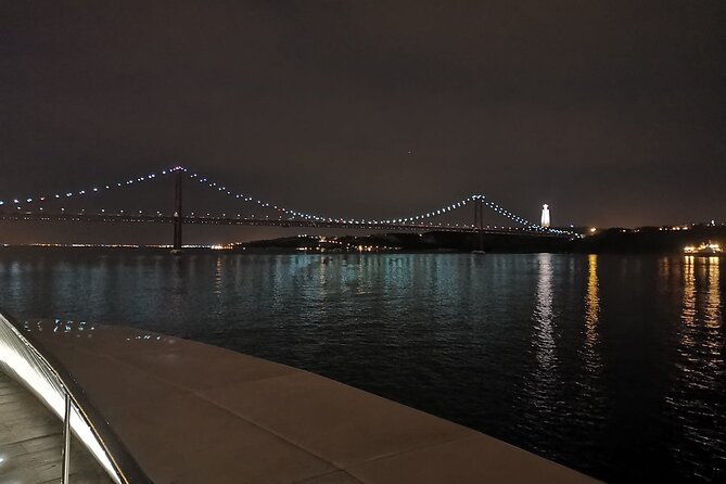 Lisbon Night Sailing Tour with a Drink- 2h Small Group Tour - Timing and weather: why the schedule matters for a 2-hour sail
