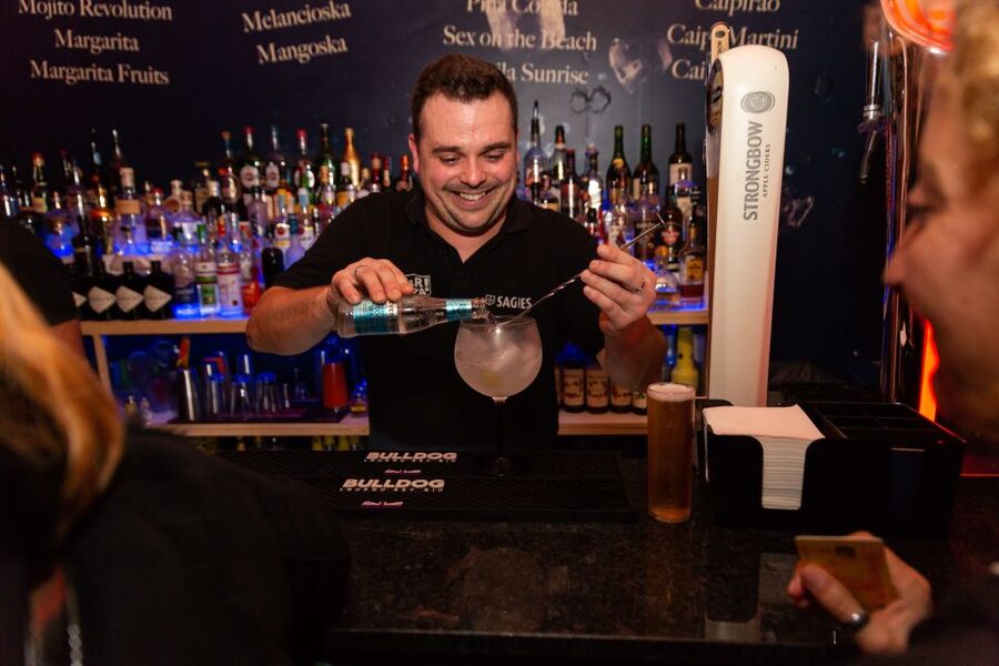 Lisbon Non-Alcoholic Pubcrawl: Soft drinks & Mocktails - The Pink Street for 2 Hours: Where the Drinks and Games Feel Like Part of the Show