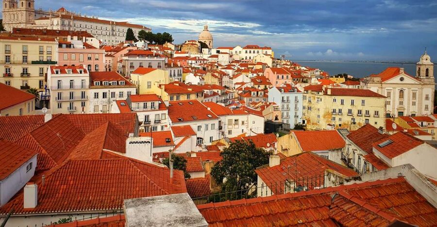 Lisbon: Old Town TukTuk Tour and Scenic Viewpoints in Alfama - Key highlights at a glance