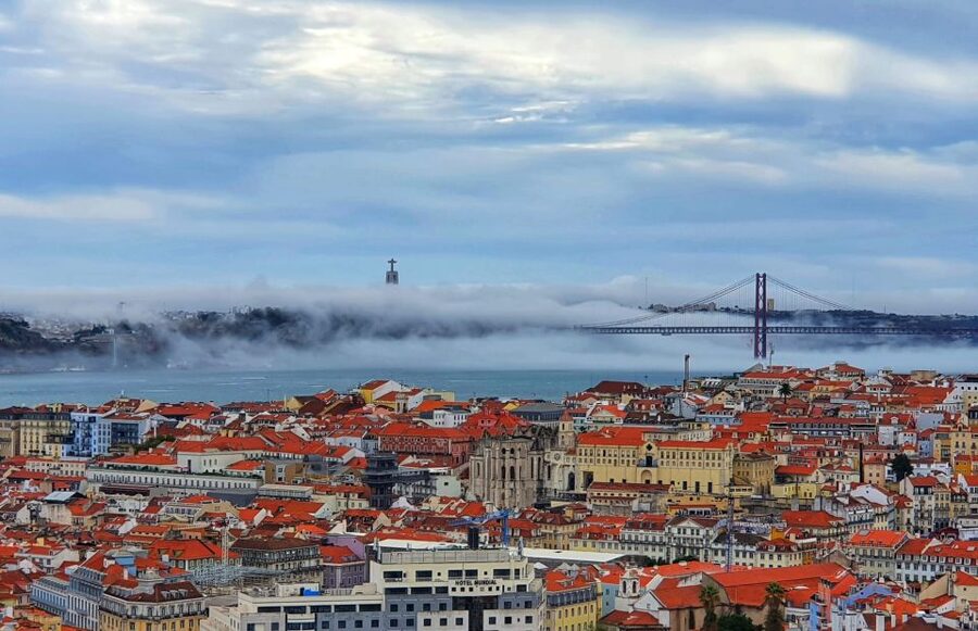 Lisbon: Old Town TukTuk Tour and Scenic Viewpoints in Alfama - Commerce Square and Rua Augusta Arch: the big-city anchor after the alleys