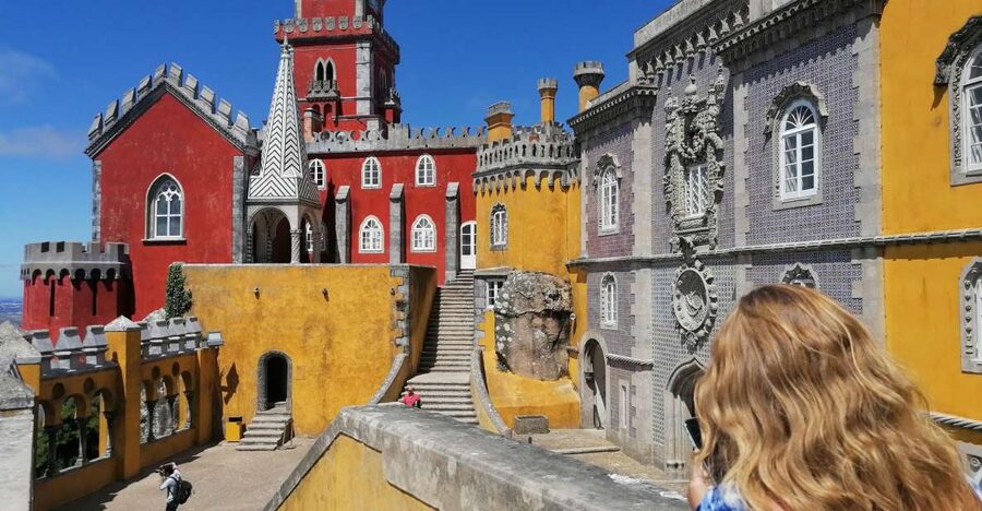 Lisbon: Pena, Regaleira & Atlantic Coast Tour with a Local - Meeting at Dona Maria II and getting to Sintra without the headache
