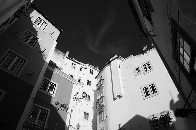 Lisbon Photo Private Day Tour - How a private 4-hour photo walk keeps you moving the right way