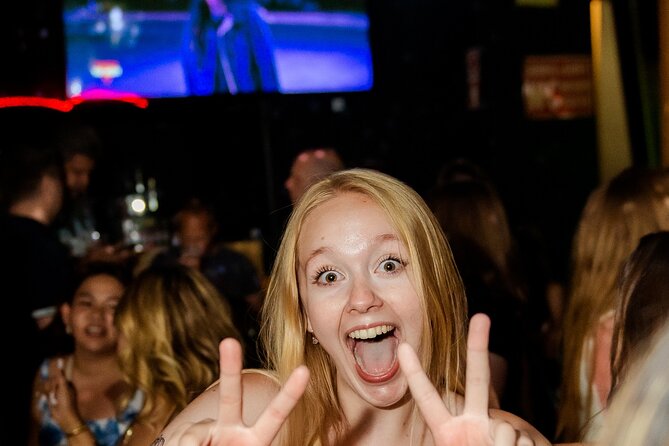 Lisbon Pink Street Pubcrawl: 1h Open Bar, Shots,VIP Club Entry - Where you meet, how you move, and what to plan for