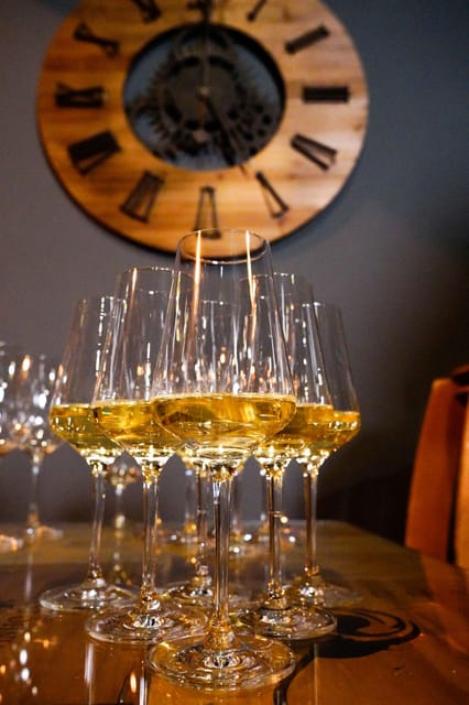 Lisbon: Premium Wine and Tapas Tasting Session - How the sommelier builds your 5-wine flight from rare Portuguese producers