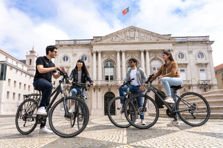 Lisbon: Private Boat Trip, Guided Walking Tour, Bike & Tram - Price and value: what $206 buys in real time
