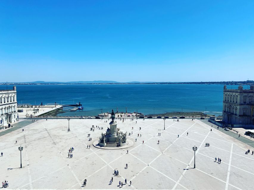 Lisbon: Private City Sightseeing Tour by Tuk-Tuk - Downtown Highlights: Câmara Municipal, Lisbon Cathedral, and the Slide Toward the River