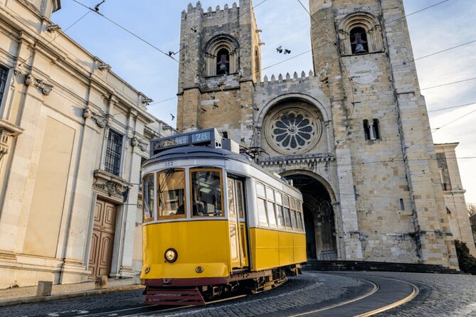 Lisbon Private Driver and Customizable Tour - Bairro Alto and Miradouros: Viewpoints Without the Stress