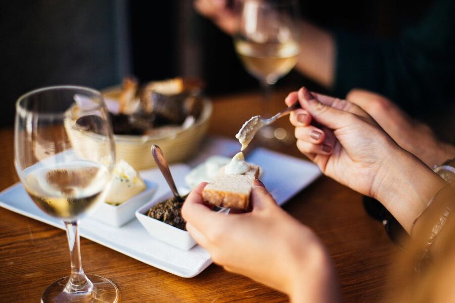 Lisbon: Private Evening Tour with Drinks & Bites in Alfama - The 2.5-Hour Flow: How the Night Moves
