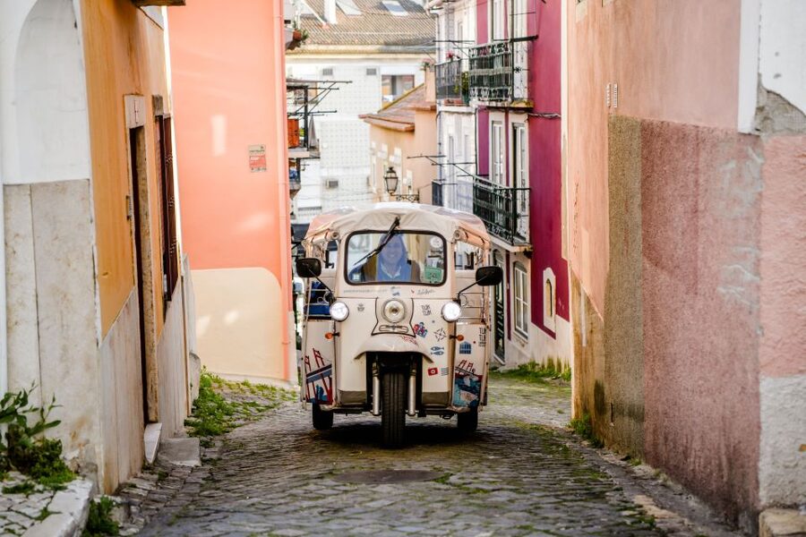 Lisbon: Private Food & Wine City Tour by Eco Tuk Tuk - National Pantheon of Santa Engracia and Chafariz d’El-Rei
