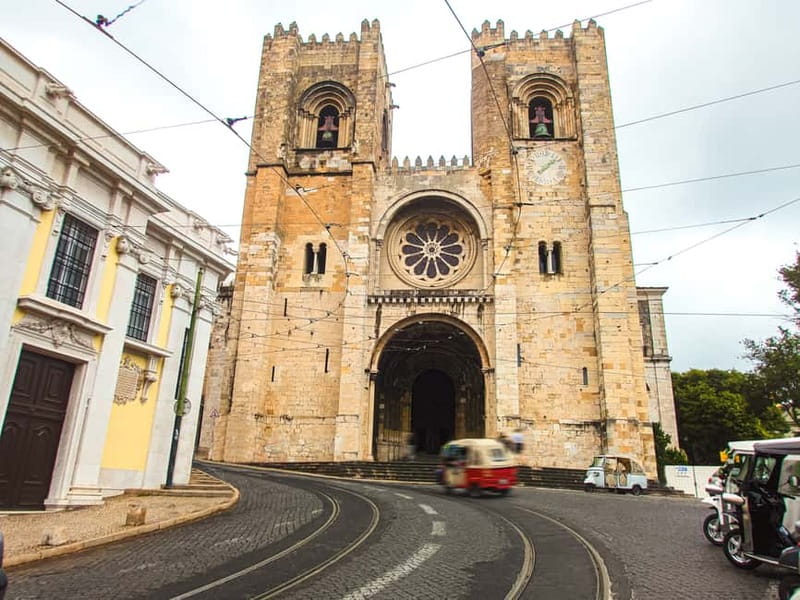 Lisbon: Private Grand Experience City Tour - Estrela Basilica and the mid-day change of scenery