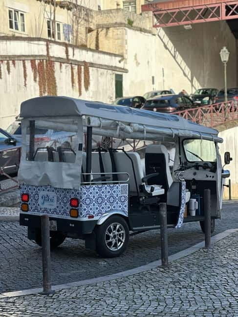Lisbon: Private Grand Experience City Tour - Mouraria: short visit, strong personality