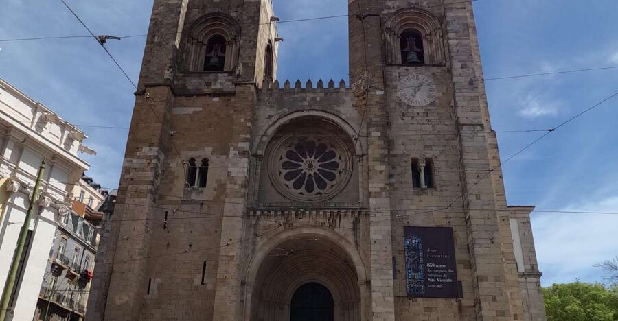 Lisbon:Private guided historical sightseeing Tour by TUK-TUK - Key highlights that make this tour work