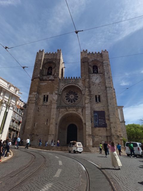 Lisbon:Private guided historical sightseeing Tour by TUK-TUK - Where pickup matters: Alfama, Chiado, or Cais do Sodré