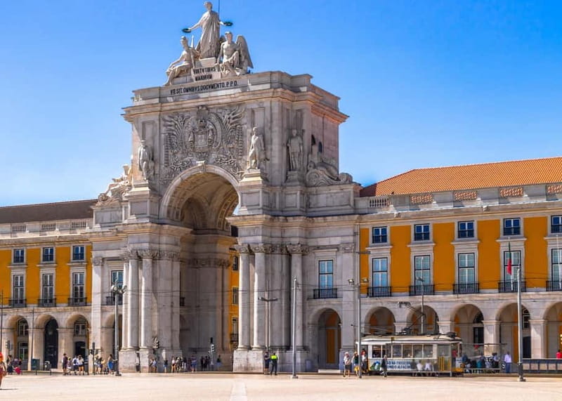 Lisbon: Private Guided Tuk-Tuk Tour with Hotel Pickup - Key highlights to look for