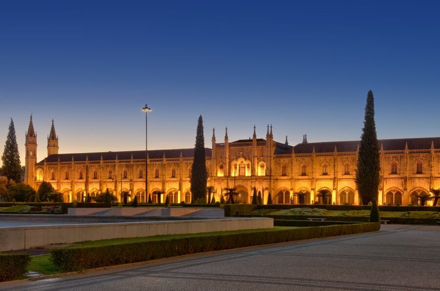 Lisbon: Private Half-Day Tour with Hotel Pickup - Pastéis de Belém: The 15-Minute Food Break You Can Actually Finish