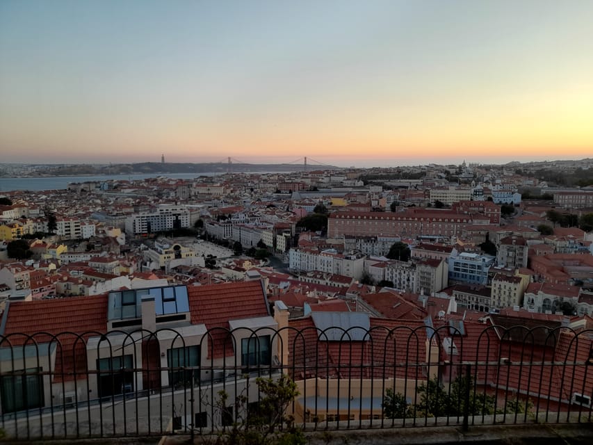 Lisbon: Private Highlights Tuk-Tuk Tour with Tapas and Wine - Lisbon Cathedral stop: why it works in a 3-hour tour