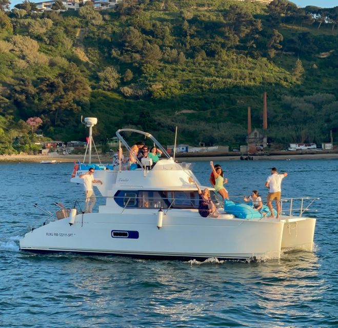 Lisbon: Private Luxury Catamaran Tour with Welcome Drink - A private catamaran that actually feels like Portugal