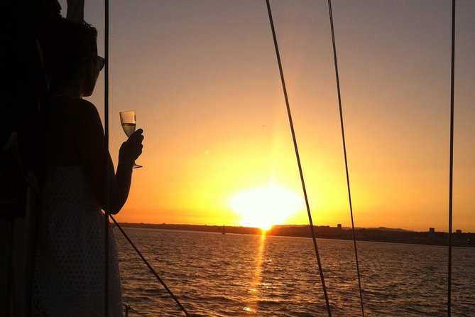 Lisbon Private Romantic 2h Cruise with sparkling wine-Day/Sunset - Why Lisbon from the water feels instantly more romantic