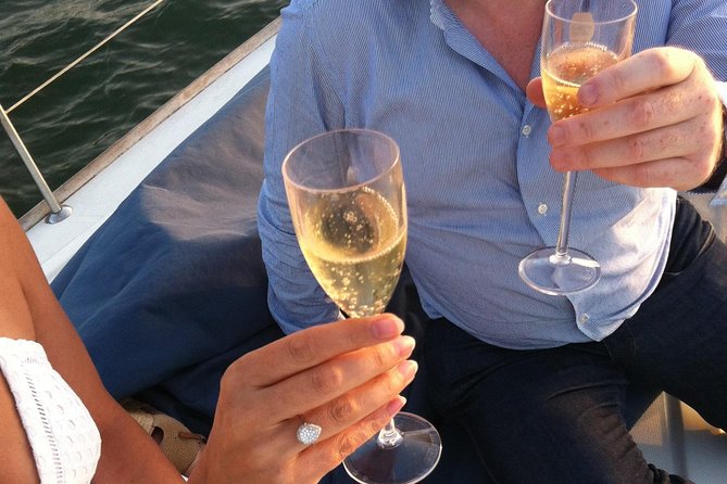 Lisbon Private Romantic 2h Cruise with sparkling wine-Day/Sunset - Padrão dos Descobrimentos: the Age of Discovery, framed by the Tagus