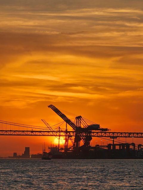 Lisbon: Private Sailboat Tour on the Tagus at Sunset - A private Tagus sunset, minus the crowd chaos