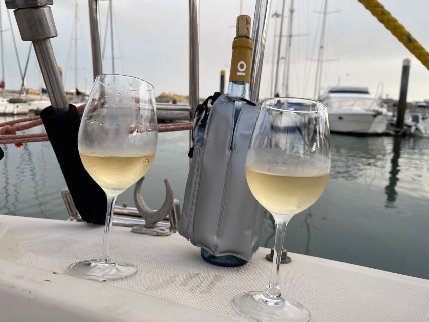 Lisbon: Private sailboat tours on Tagus River - Belém Tower and the Discoveries area: where the story feels tangible