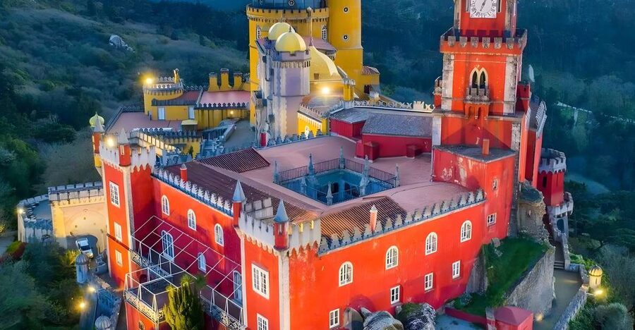 Lisbon: Private Sintra, Pena Palace, Cabo da Roca, & Cascais - Cabo da Roca cliffs: the westernmost edge with real wind in your face