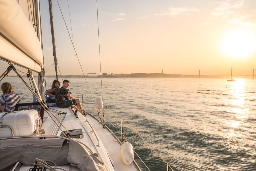 Lisbon: Private Sunset Cruise on the Tagus River with Drink - Past the 7 hills: São Jorge and the Mar da Palha view angle