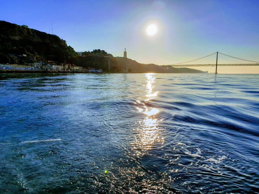 Lisbon: Private Sunset Cruise with Portuguese Wine - Practical Tips for the Best Sunset Photos (Without Stress)