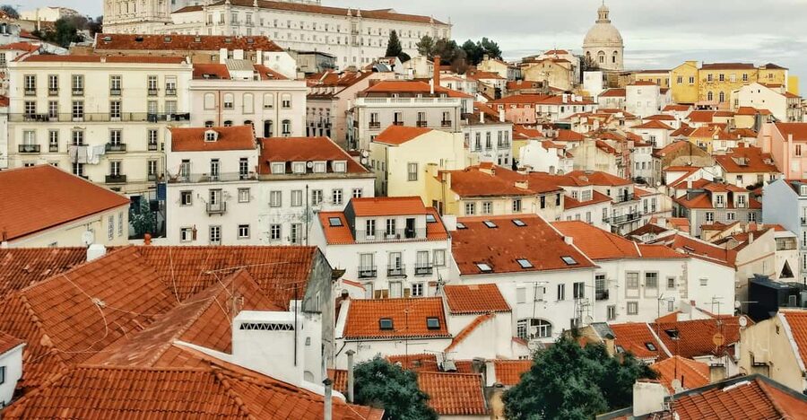 Lisbon Private Tour in Spanish - Praça do Comércio and Cais da Colunas, finishing with the river view