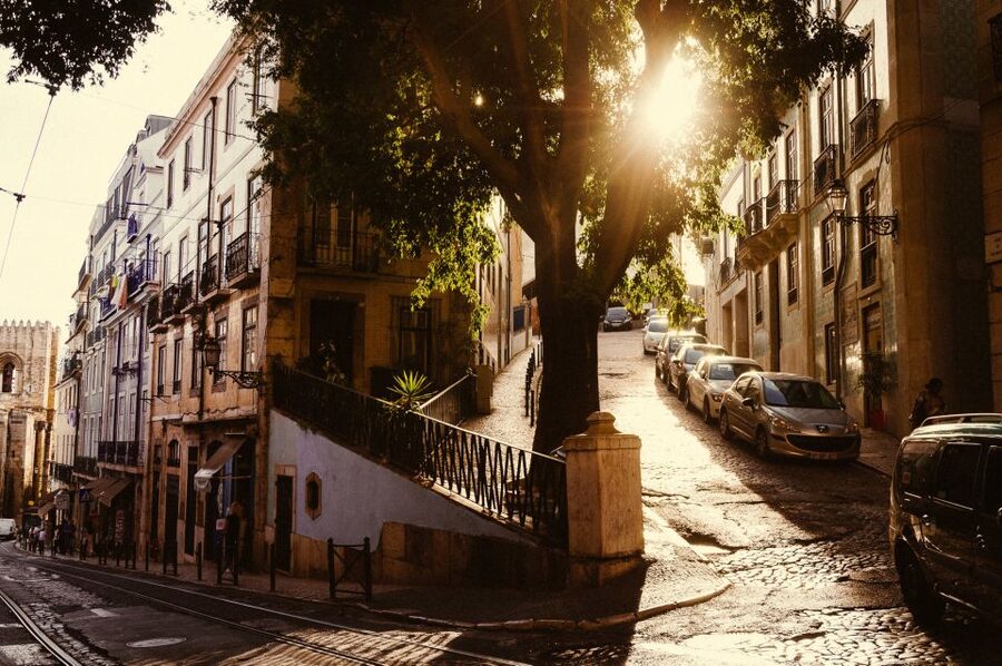 Lisbon: Private Tour with Locals – Highlights & Hidden Gems - What the included local drink or tasting adds to the walk
