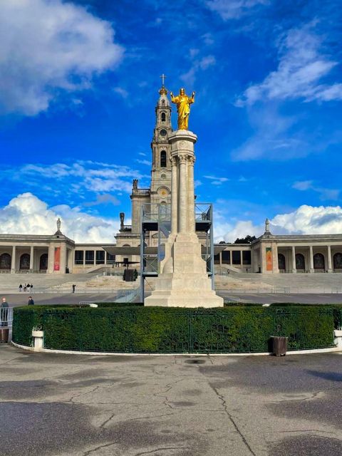 Lisbon: Private Transfer to Porto with stops until 3 cities - Fátima: a pilgrimage stop with a very different mood