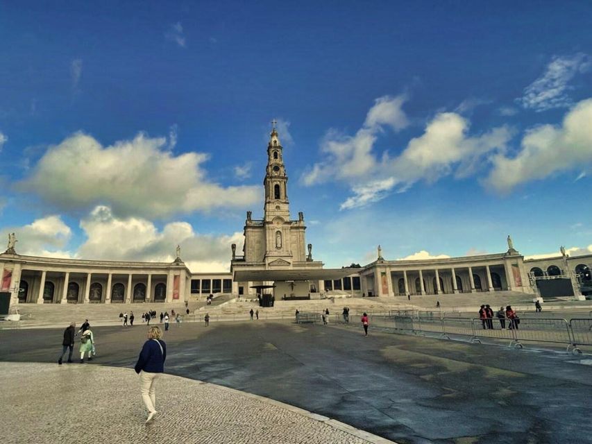 Lisbon: Private Transfer to Porto with stops until 3 cities - Pick 3 stops: the route flexibility is the whole point