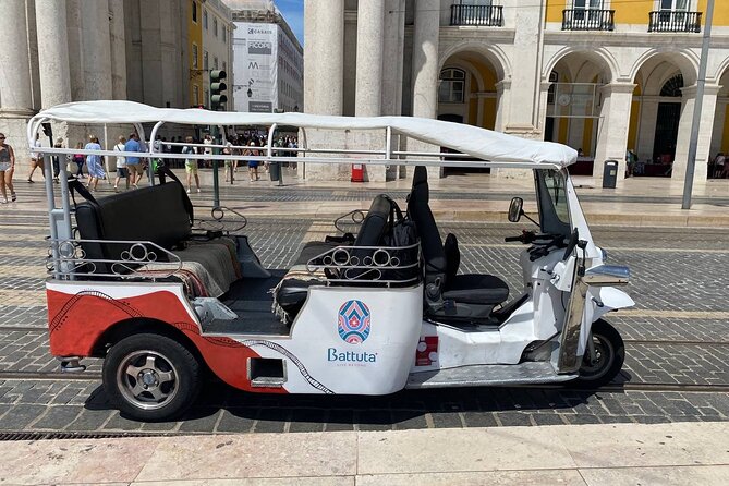 Lisbon Private Tuk Tuk Tour: City Highlights - Praça do Comércio and the 1755 earthquake memorial squares