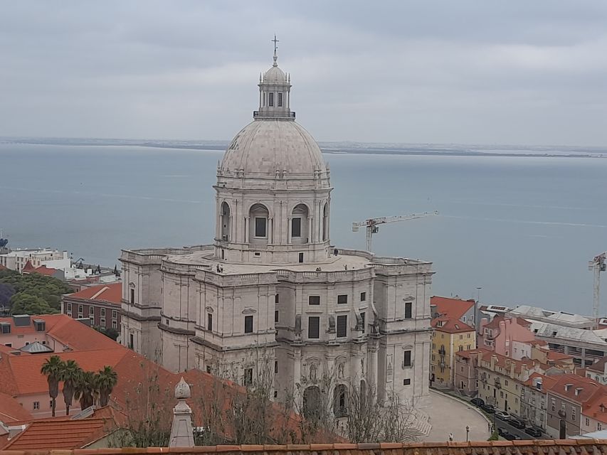 Lisbon: Private Tuk-Tuk Tour for 2 hours - Hard Rock Cafe start, fast orientation, and a low-stress ending