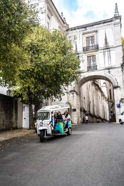Lisbon: Private Tuk Tuk Tour with Optional Boat Cruise - Starting in central Lisbon, with the Hard Rock Cafe meeting point