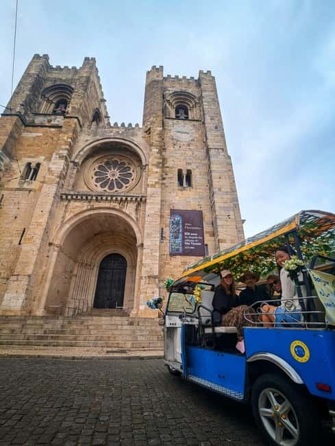 Lisbon: Private Tuk Tuk Tour with Polaroid Photos - Graça Historic District and São Vicente de Fora: Old Neighborhood Energy