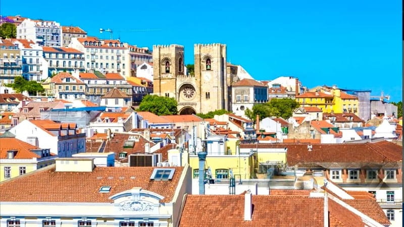 Lisbon: Private Tuktuk Tour with History & Music - Key things you’ll notice right away