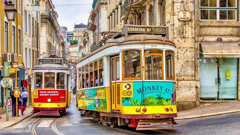 Lisbon: Private Tuktuk Tour with History & Music - Santa Luzia and Portas do Sol: viewpoints that make sense fast
