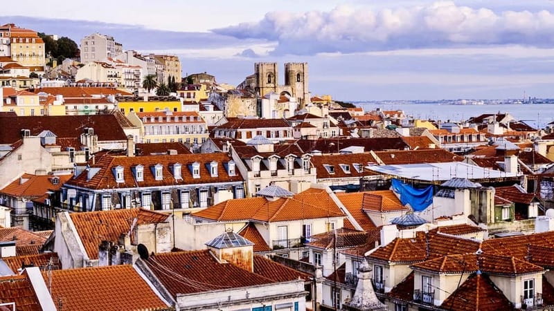 Lisbon: Private Tuktuk Tour with History & Music - São Vicente de Fora and the National Pantheon: spiritual Lisbon in quick bites
