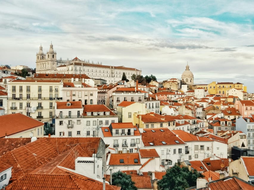 Lisbon: Private TukTuk Tour - Meeting point near Time Out Market, then straight to the waterfront