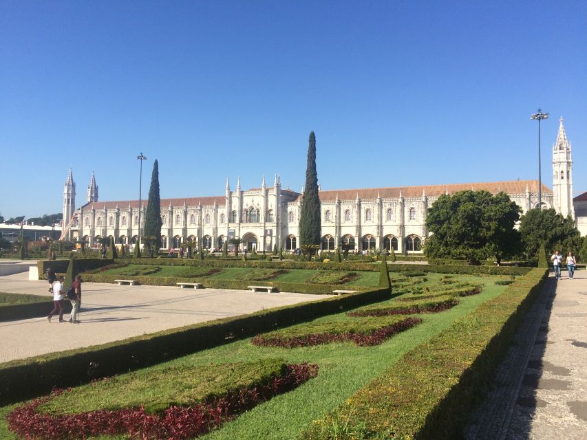Lisbon: Private walking tour - Praça do Comércio: the Tagus views and the power of place