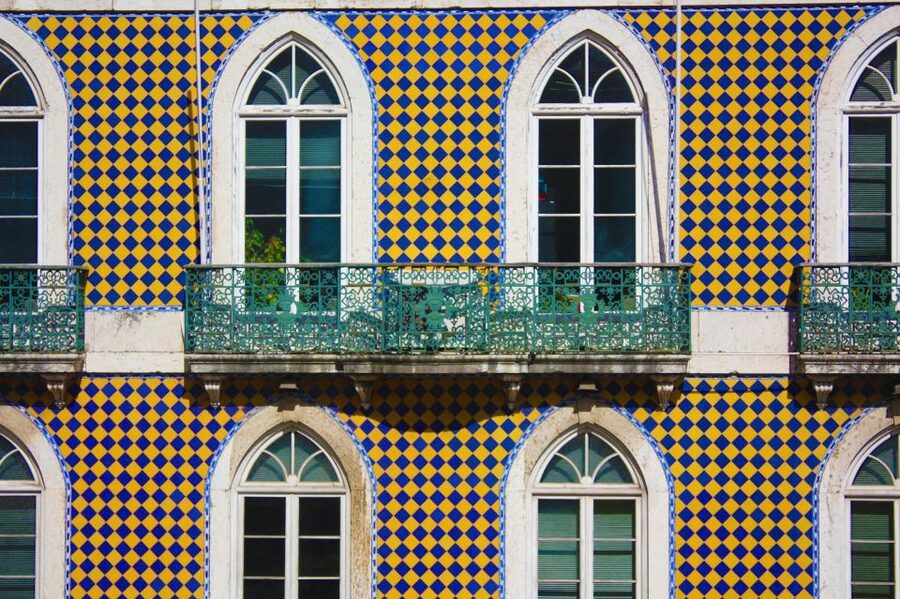 Lisbon: Private walking tour - Chiado with Rua Garrett Avenue, Bertrand, and Praça Luís de Camoes