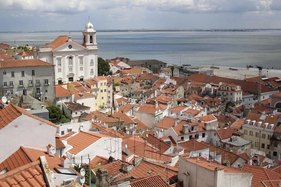 Lisbon: Private Walking Tour with a Local Guide - Starting at Praça do Comércio: Where Lisbon Looks Like It Belongs to the Sea